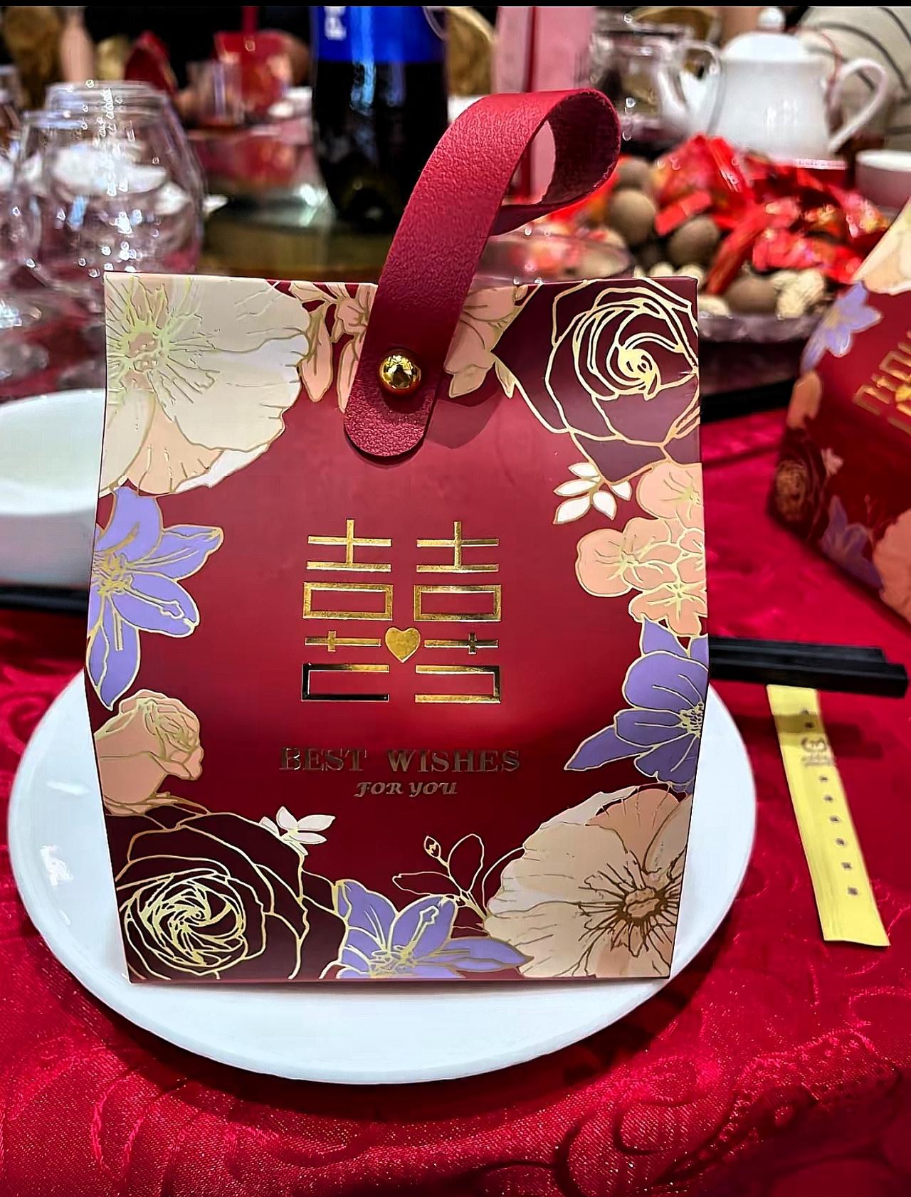 国庆赶了两场婚宴才懂：婚礼的排场，真没那么多人在乎！

国庆连赶两场婚宴，算是把