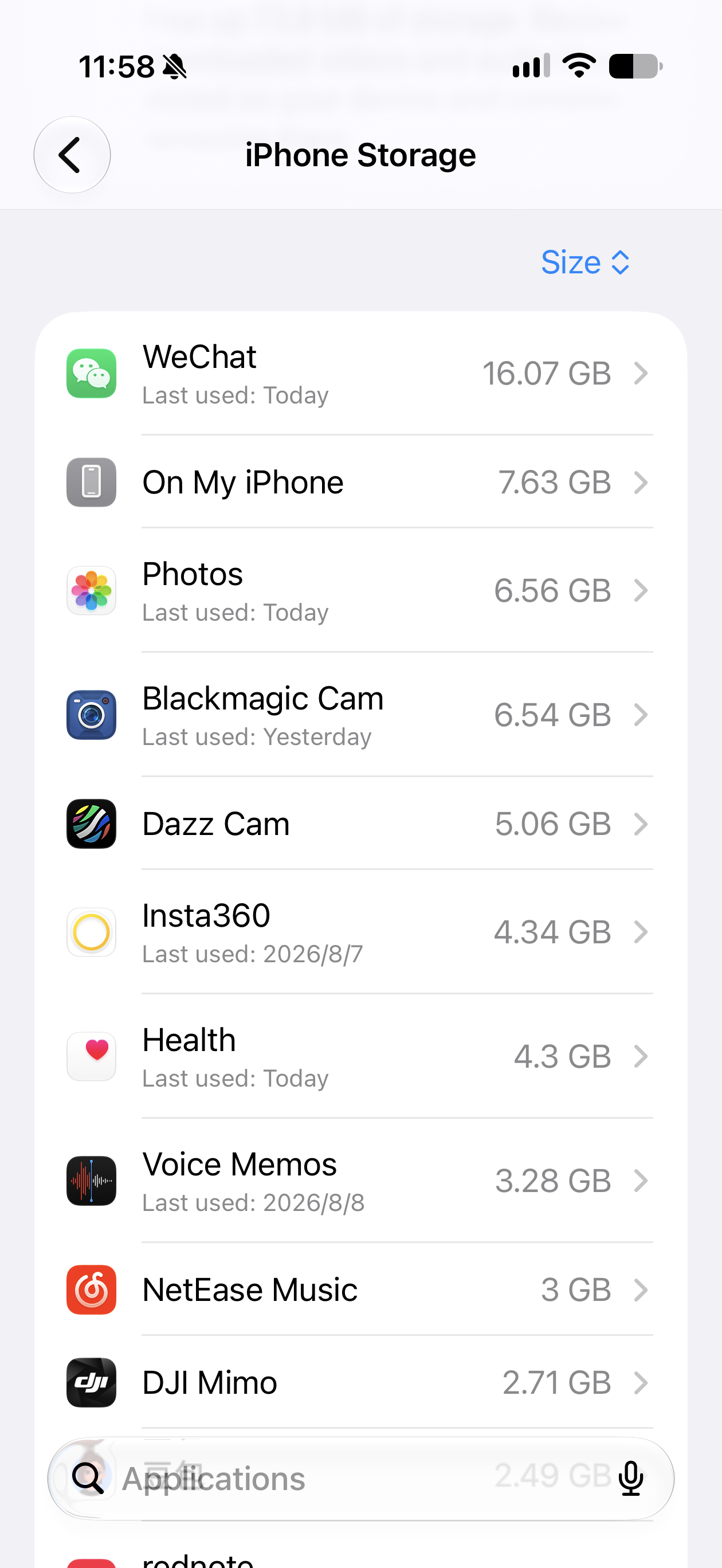 我拢共就256GB，iOS 系统占了93GB，我只有163GB 可用，也太离谱了