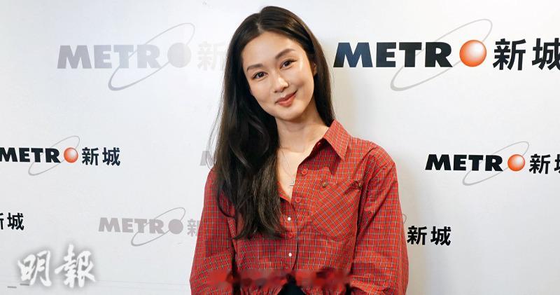 明报：岑丽香分享养育两个儿子心得 自认是女警风格育儿岑丽香近期做客新城电台节目开