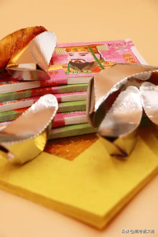 过年花钱，压岁钱确实占大头。就像2010年的春节消费调查显示，50%被调查者的春