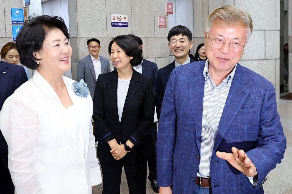 7月14日，韩国前总统文在寅涉嫌受贿案重新开庭，但这次出庭的人是前国会议员李相稷