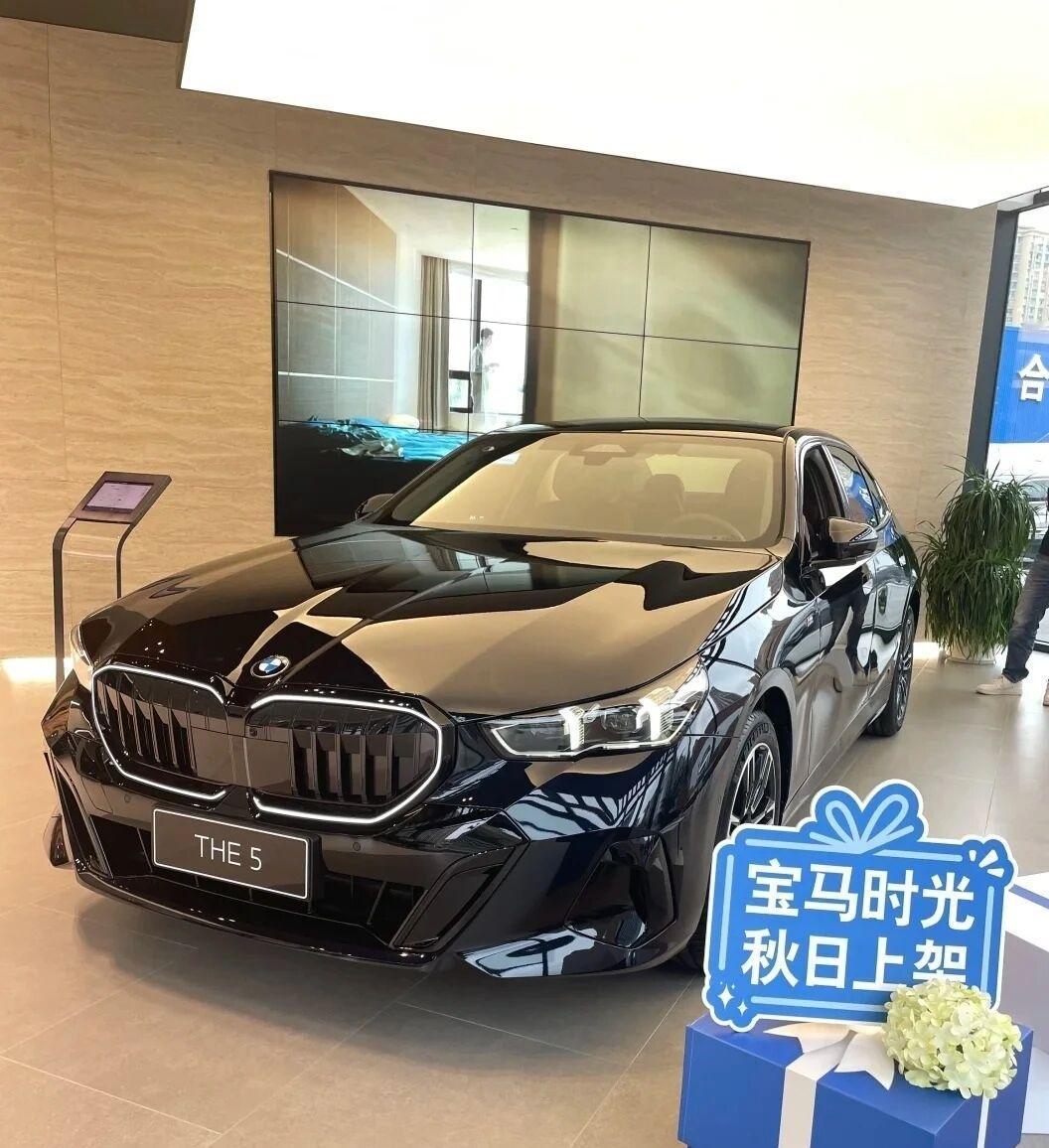 去试驾宝马五系530了，太帅啦！从来没有想过，拿了驾照七八年没有碰过方向盘，然后