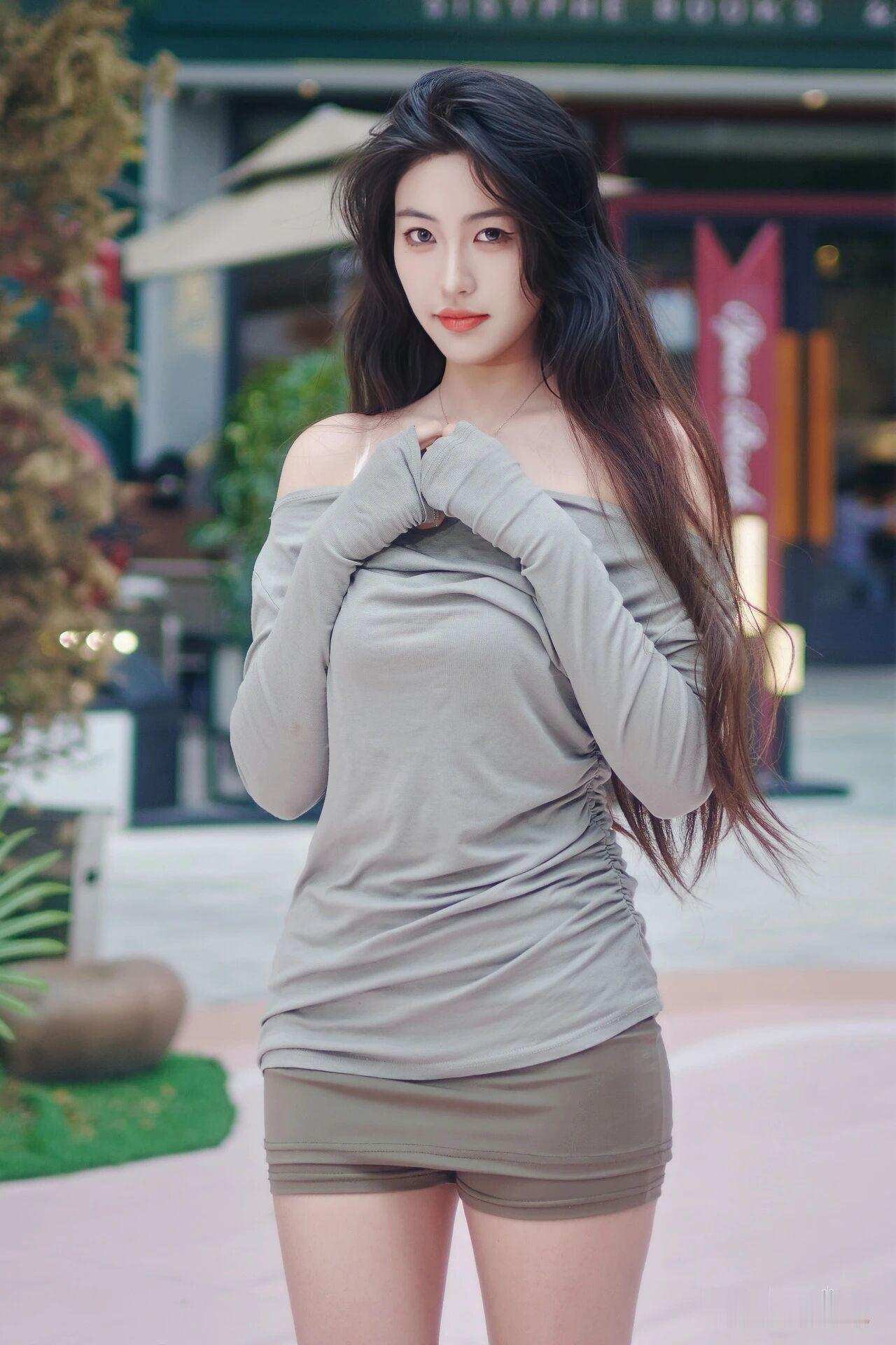 女生怎么穿搭会看上去很优雅清爽简洁的穿搭就很优雅女人真正的气质是什么？