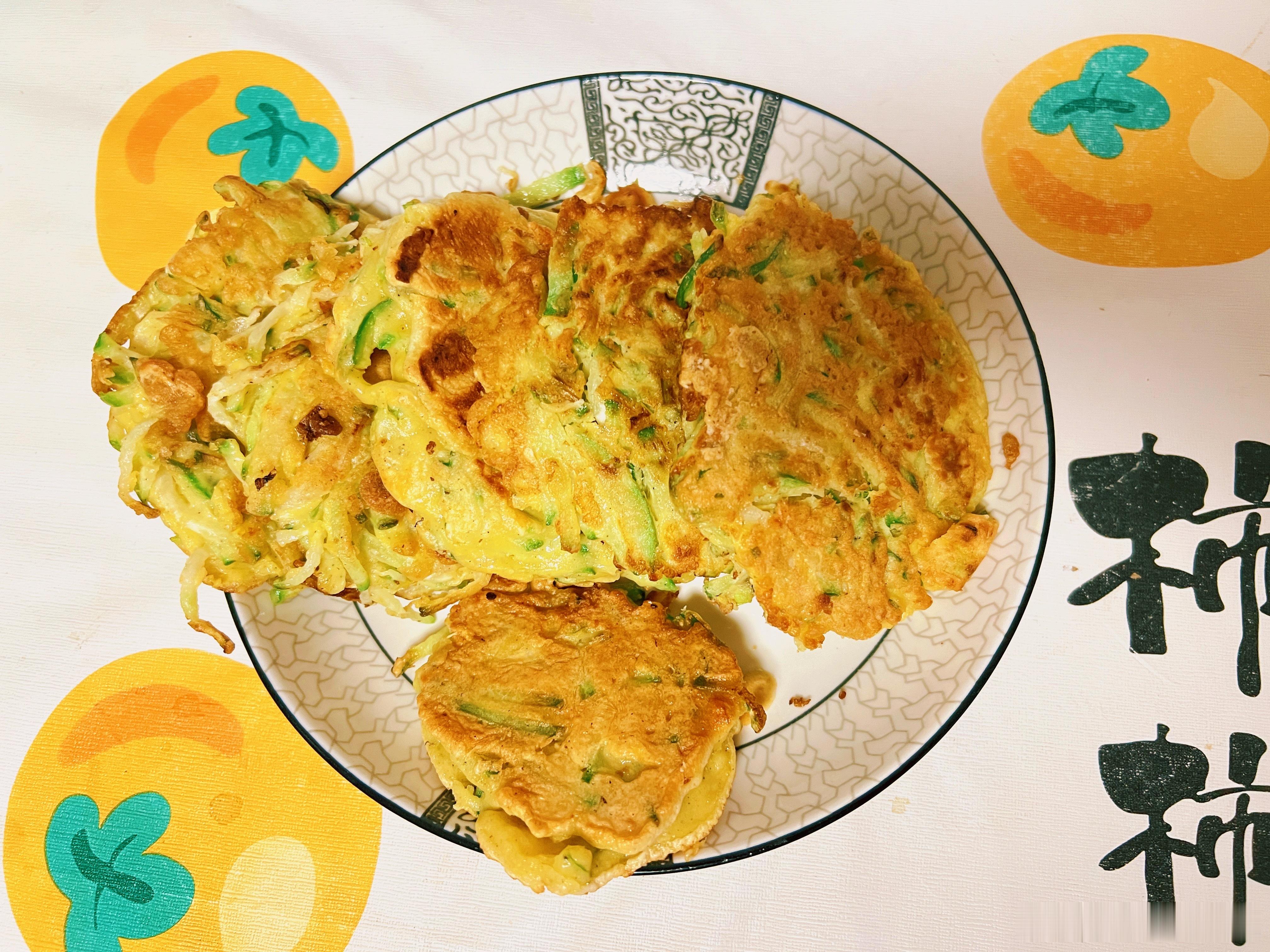 网上刷到做萝卜丝饼的视频，马上行动起来，大功告成，晚饭就吃这个了，嗯～  ​​​
