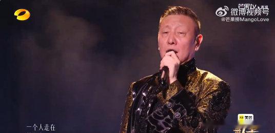歌手总决赛韩磊歌王帮唱的含金量韩磊开嗓炸醒了歌王之战有韩磊坐镇帮唱，光是想想这个