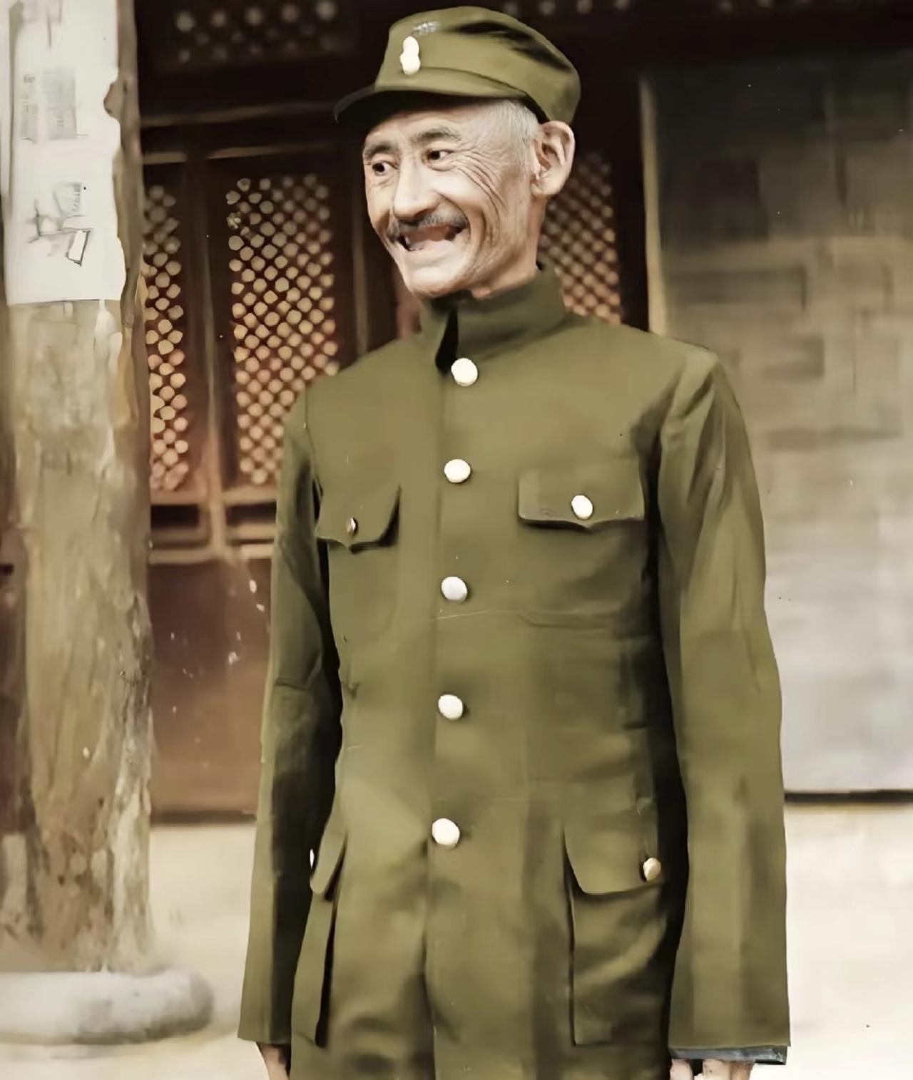 很多人以为九一八之后东北军一枪没放全撤了，这话真的太冤枉人。这张彩修老照片里穿国