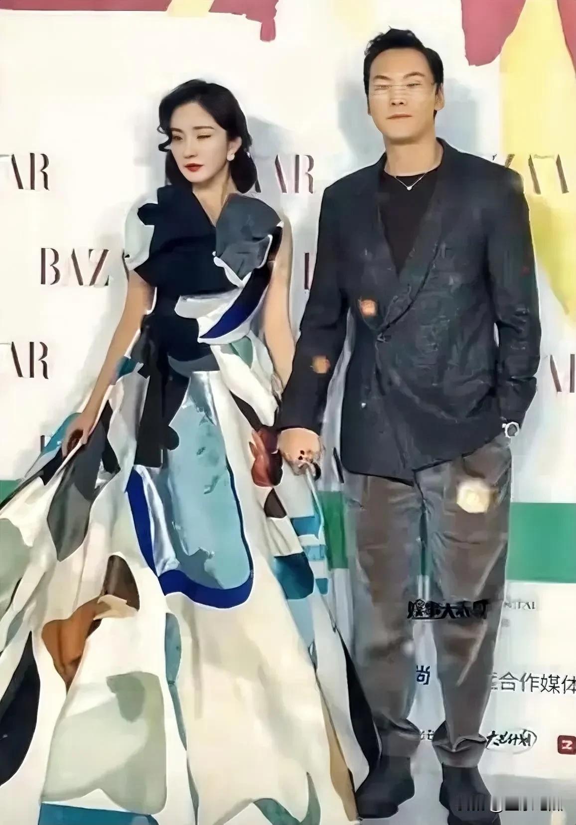 杨幂和陈伟霆官宣恋爱啦！这可是娱乐圈的大喜事。两人甜蜜的表白简直齁死人，杨幂说对