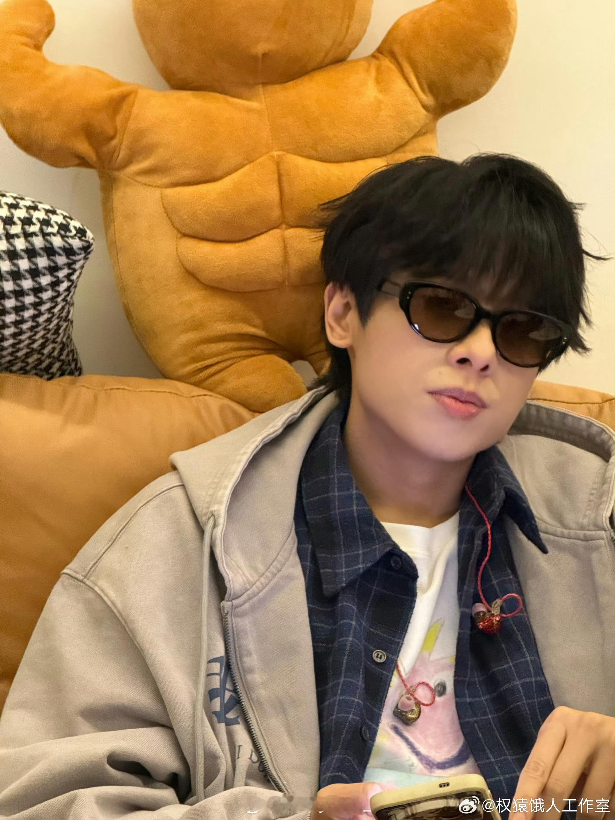 法老最新造型！又成男大了？？法老