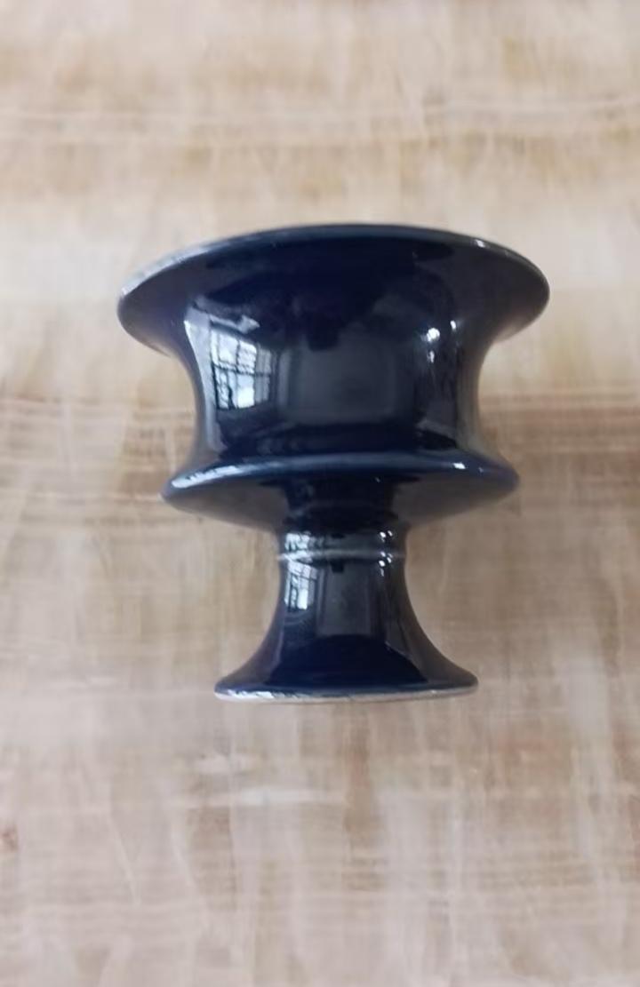 酒壶配酒杯，醉在逍遥中。