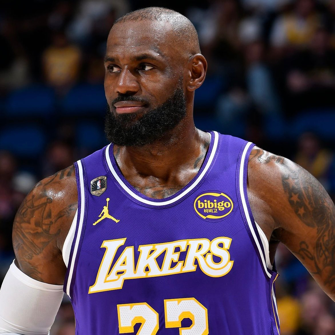 沃西评价詹姆斯：“他打球的状态，就像他坚信这支球队有机会去争冠一样。”洛杉矶湖人