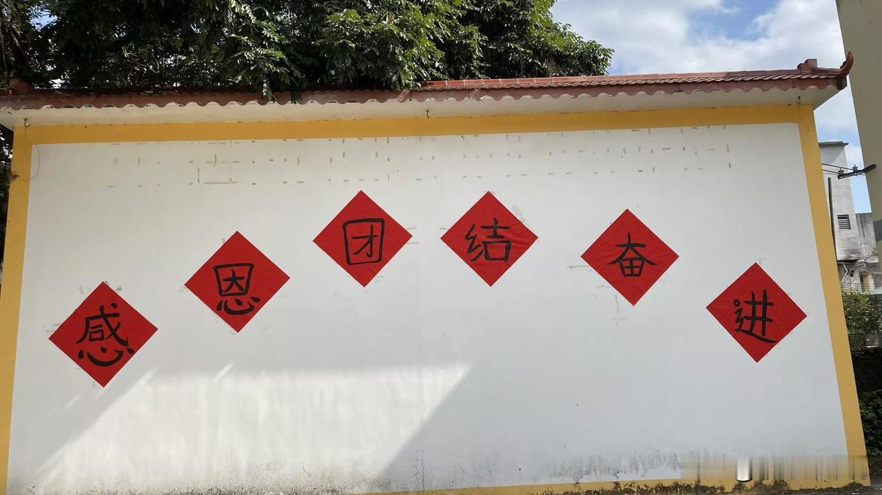 一人一句新年吉祥话，恭祝大家新年大吉，值此新春佳节，我来参加这个活动，把最真挚的