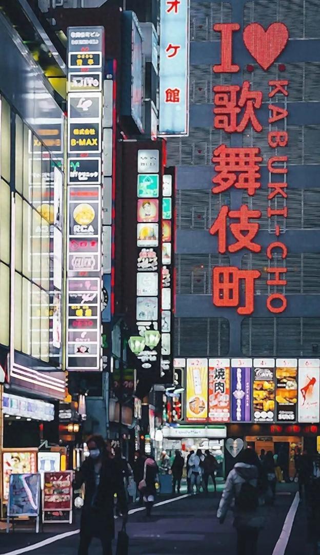 为何这么多日本年轻女子，选择“下海”？

很多普通人说起这件事，张口就说这些女孩