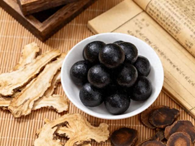 痛风：一个中成药，把全身上下多余的尿酸排出去，健脾益肾 清湿热