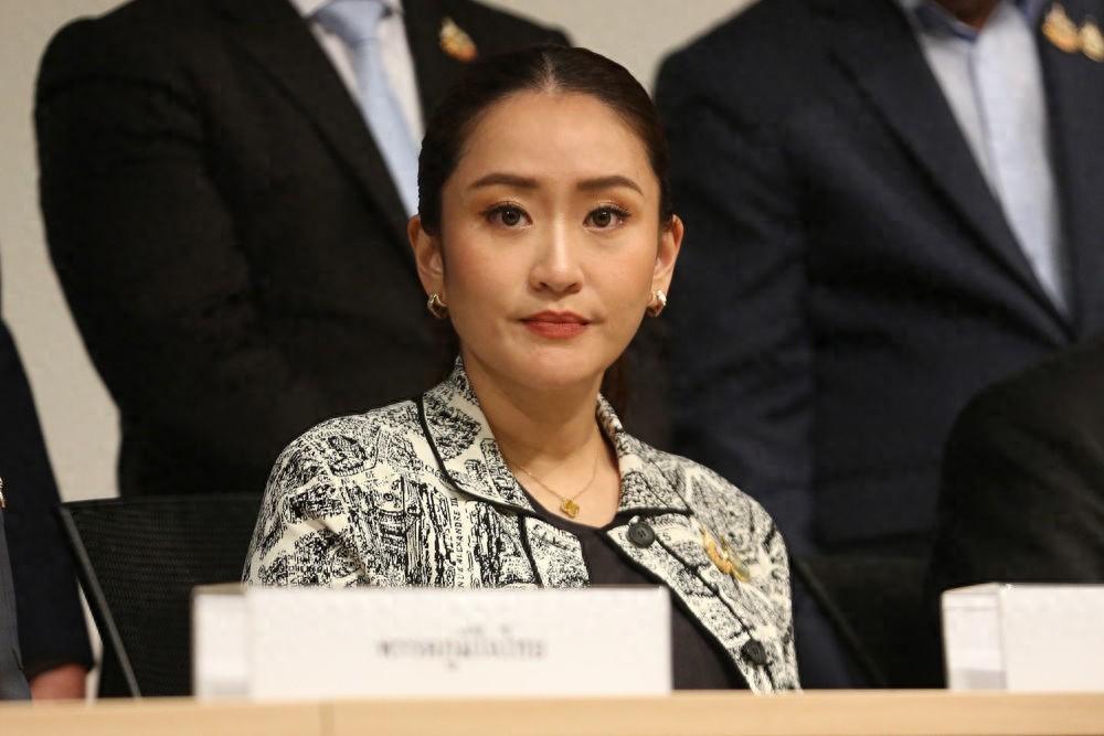 遭遇洪森背刺后，他信女儿支持率暴跌，泰国政坛又将陷入艰难博弈？
 
事情起因是：
