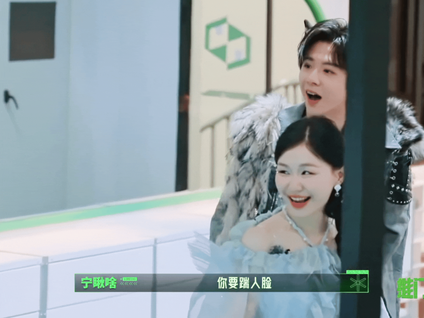 原来会劈叉的刘宇宁随便一抬腿都比我整个人高刘宇宁  | 刘宇宁开始推理吧﻿