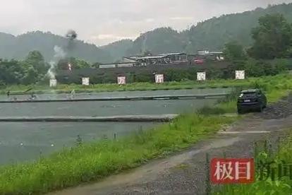 到底是运气爆棚，还是命够大？

7 月 6 日，湖北咸宁，一名男子钓鱼时惨遭雷电