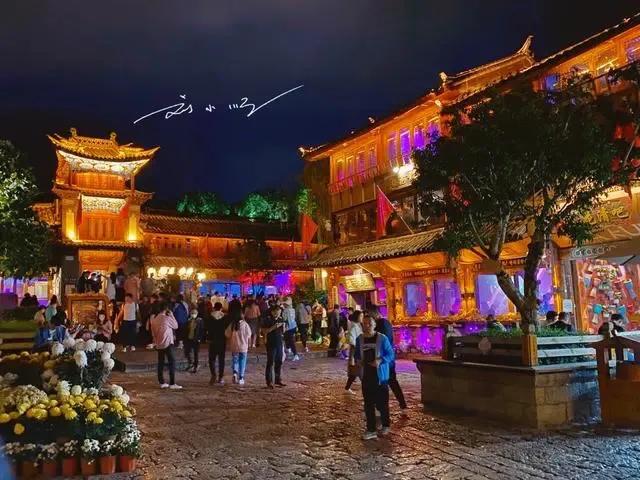 中国“夜生活”最丰富的古城，酒吧多到数不清，游客都想来找艳遇？

这里是刘小顺的