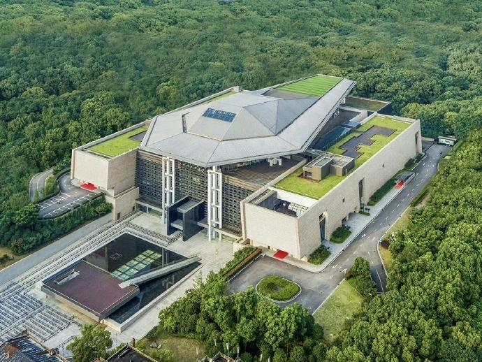 承载湖湘文明记忆的湖南博物院，于10月12日正式官宣更名“湖南省博物馆”，同步迎