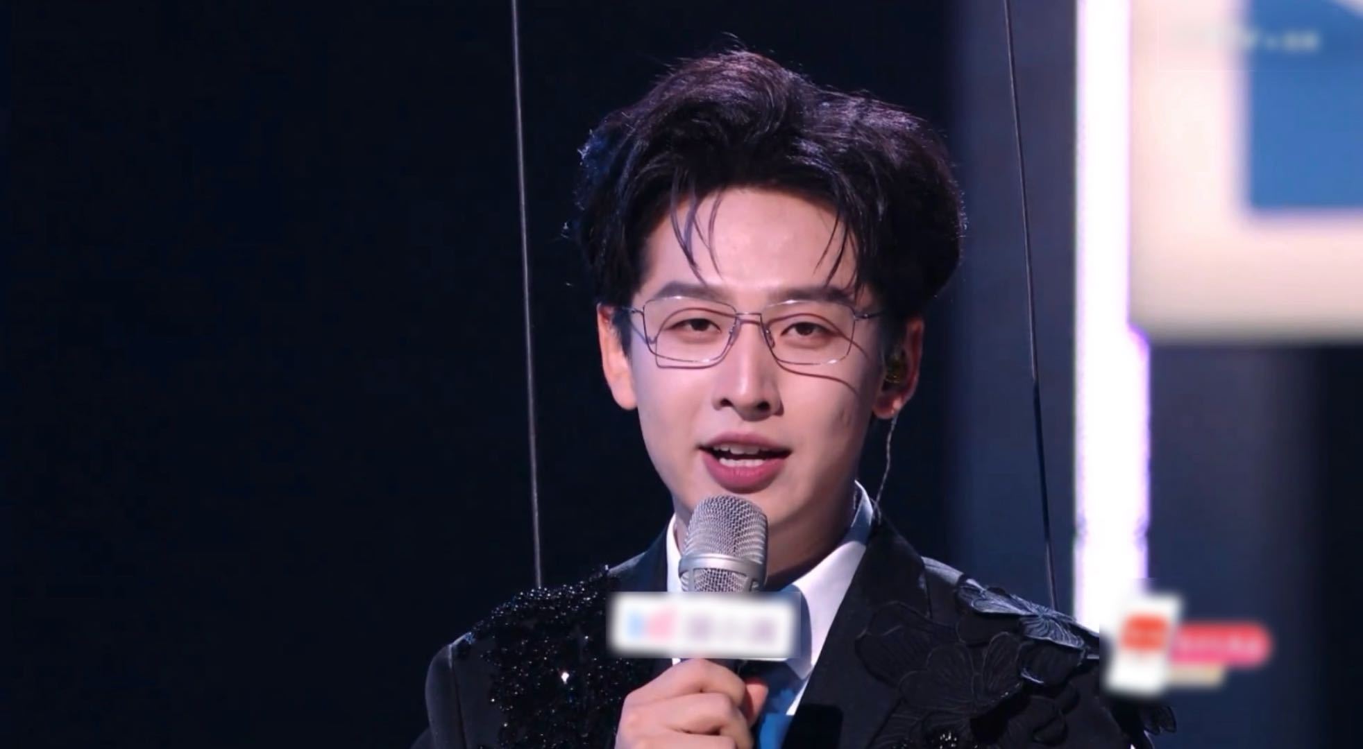 齐思钧控场能力 有小齐控场稳稳的很安心，cue流程也是真的很丝滑～浪姐全程直播真