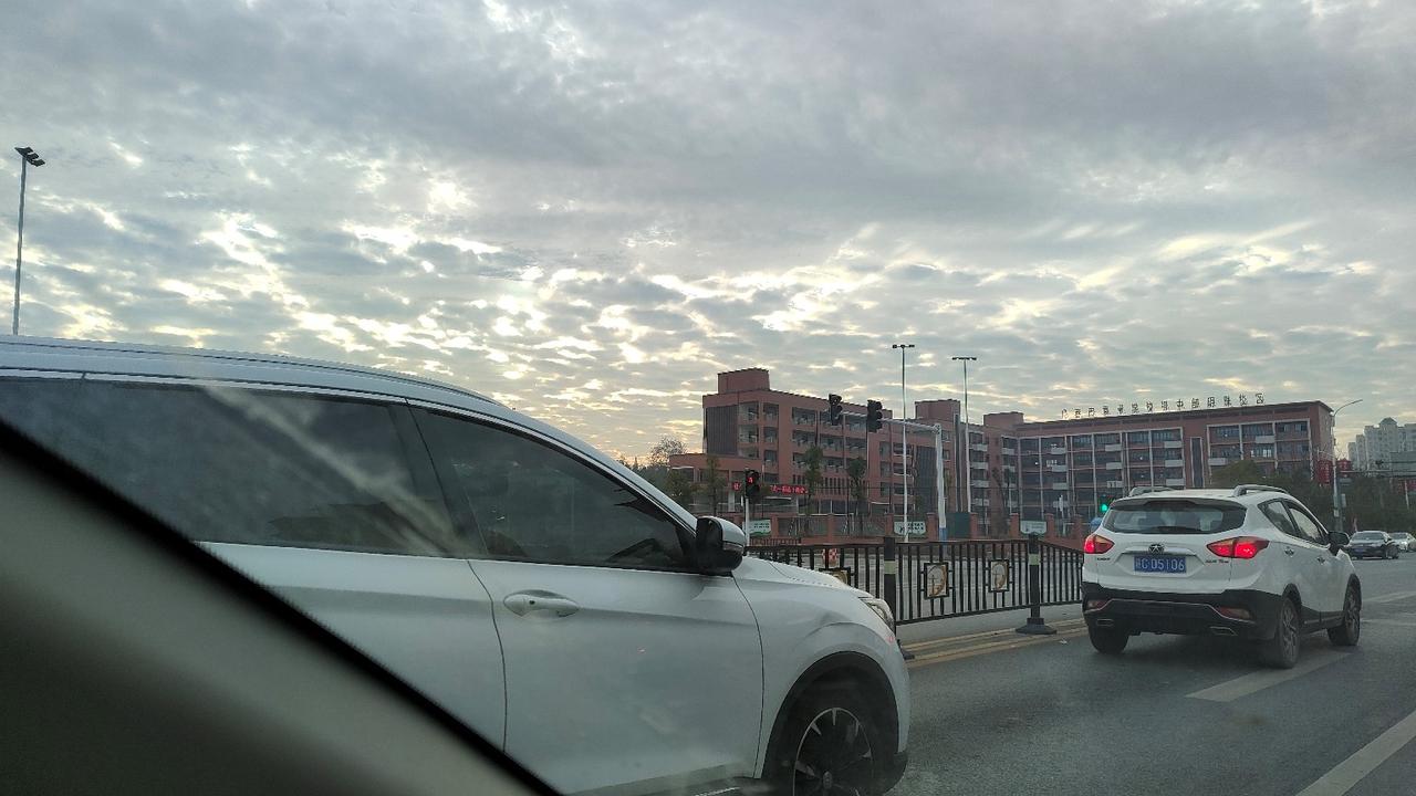 丈二和尚摸不着头脑！伯父伯母走了之后，留了一套在杭州300万的房子和12万的存款