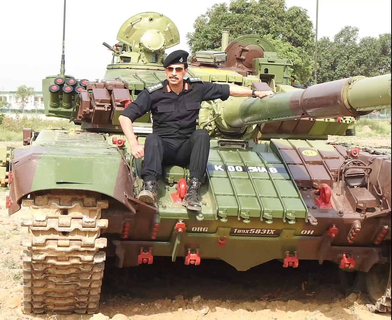 目前印度陆军最高配火控的T-72M1改进型“阿杰亚”(CIA)主战坦克，炮长观瞄