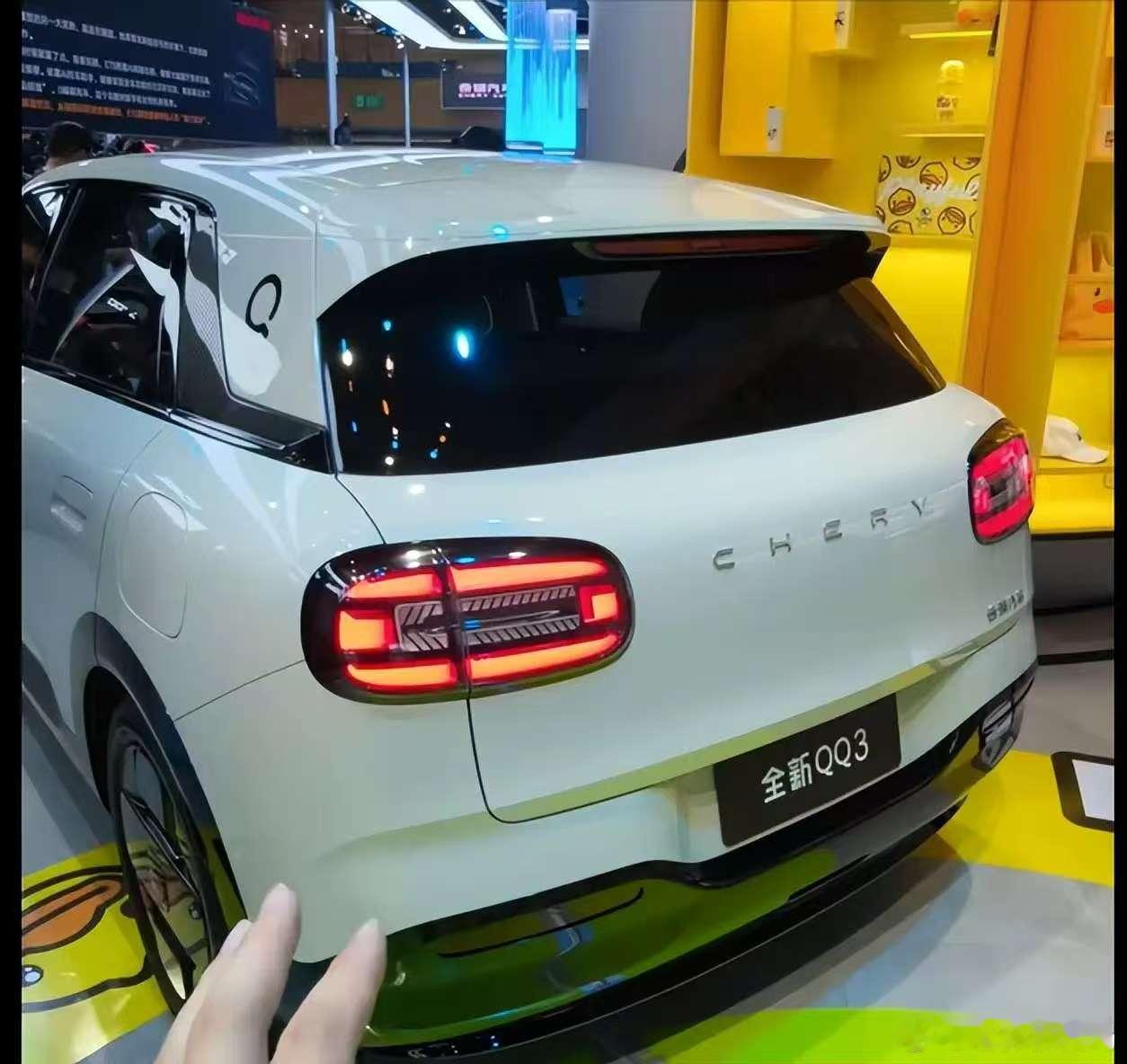 看到这个消息真是勾起我的回忆了。不知道大家还记得老款QQ3吗？小时候我朋友家当时