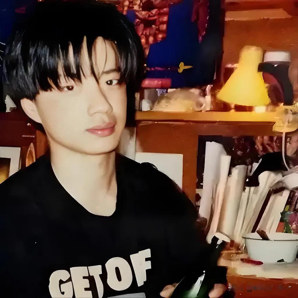 我知道沈腾年轻时是“校草”级的，

我也知道沙溢年轻时是“鲜肉”级的，

可没想