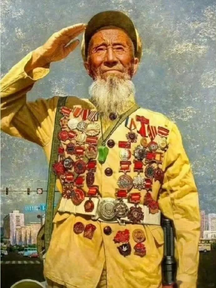震撼人心！再次刷到这张照片时，敬仰之情油然而生。挂满勋章的老兵，虽然衣服上挂的是