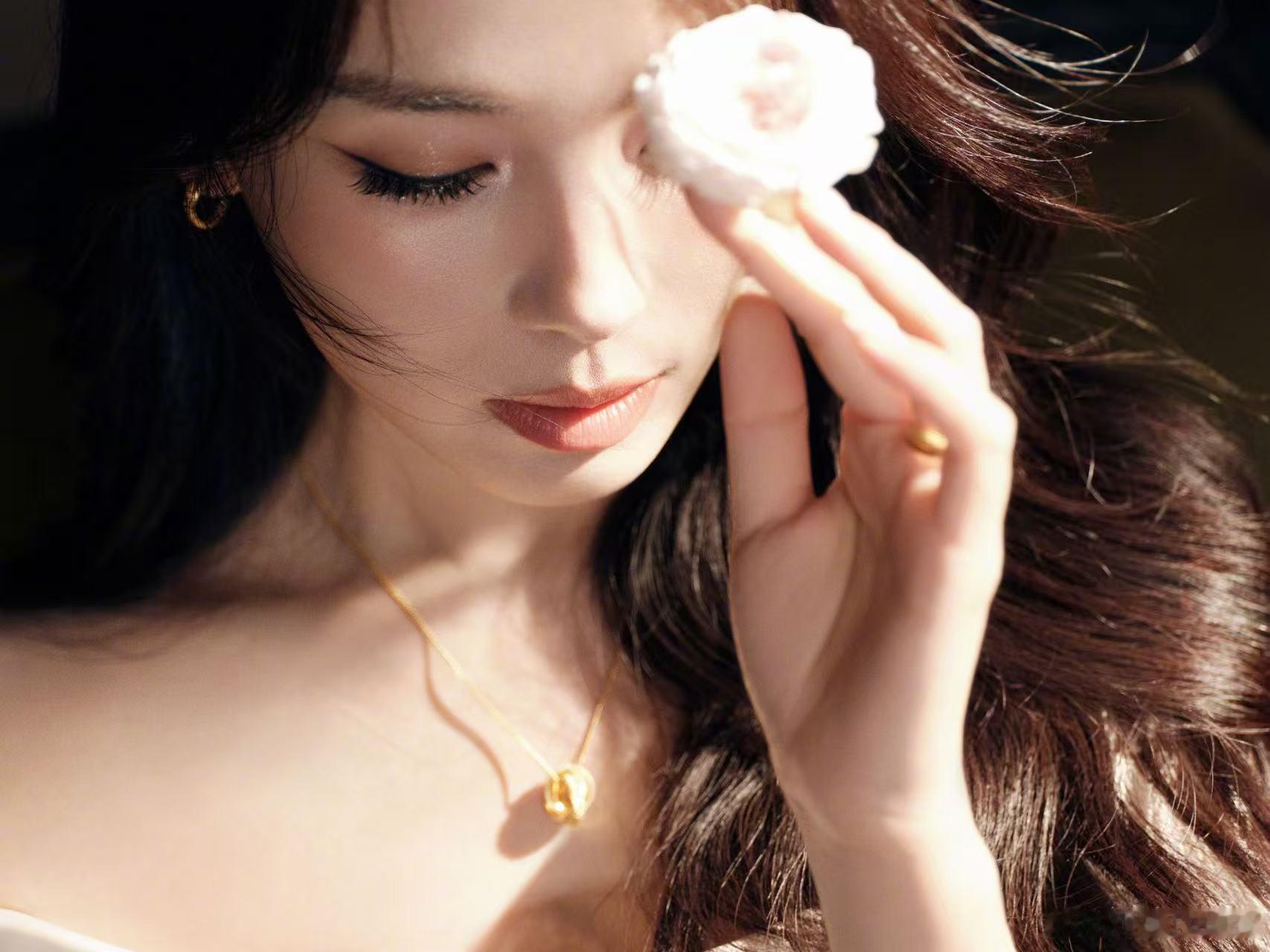 姐姐你是懂我们梦女最爱看什么的….金鹤龙化的刘涛金鹤龙给刘涛化杏韵优雅大气妆