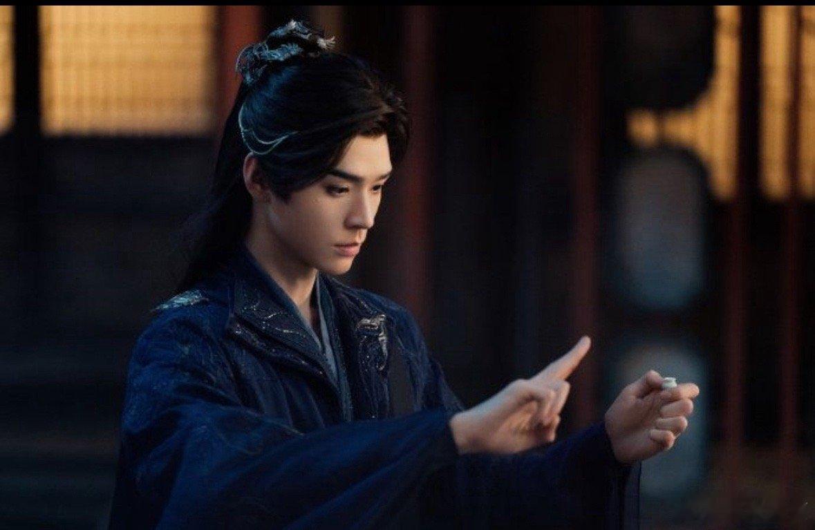 龚俊抬手不是抱歉是你还得再练放眼整个暗河都没有人是苏暮雨的对手，苏昌河也不行[舔