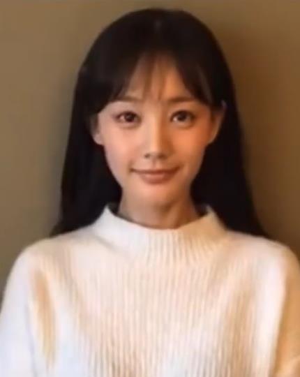 素人时期的李一桐 网友扒出素人时期的笑眼女神李一桐的美照，姐姐的颜值太抗打，素人