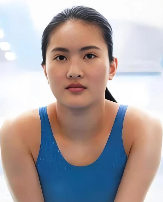 她被亲生父母抛弃，被舅舅养大，当她斩获22个世界冠军后，亲生母亲却找上了门，但她