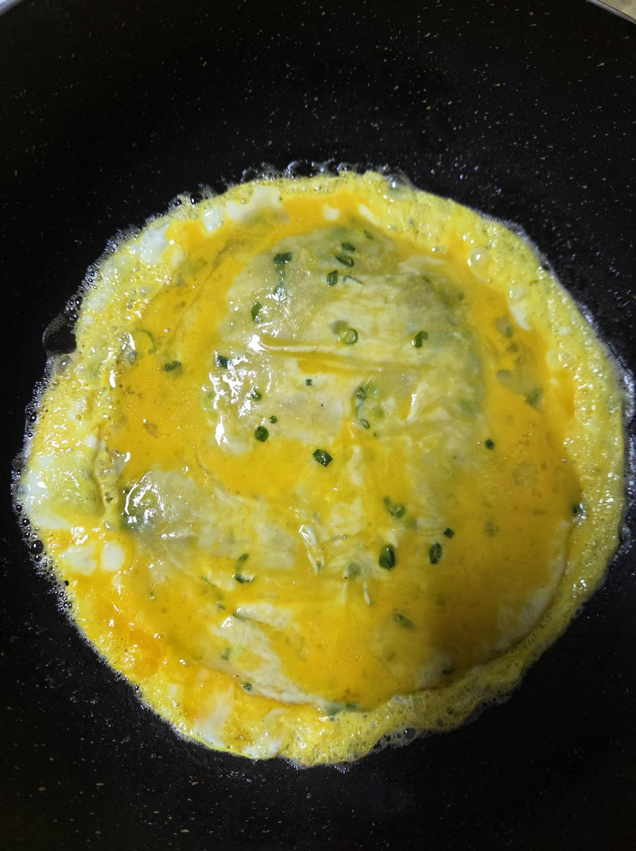 家里有个上学娃，早餐都吃啥？

今天早上兴冲冲地起来了，做我昨天做的饼。以前买的