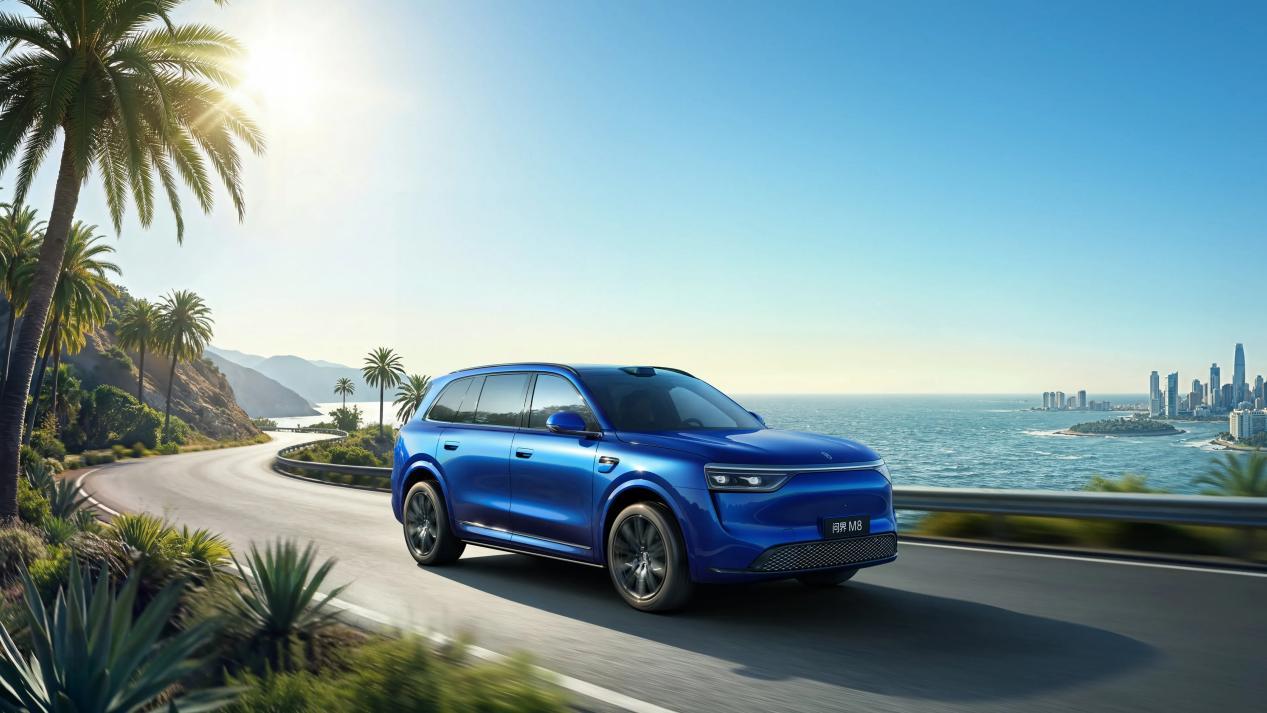 现在正是全家踏青好时节，问界M8 Max增程长续航版，全能承包春日旅途。CLTC