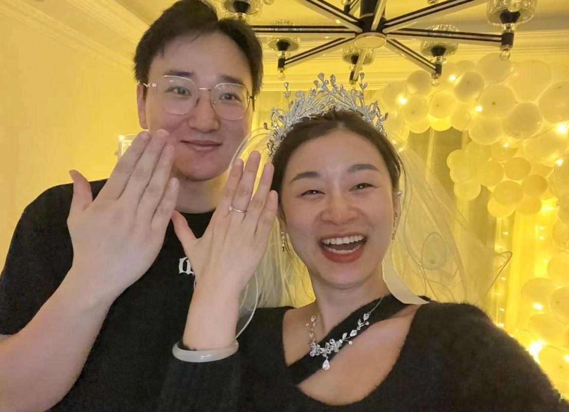 是的 在我们的幸福小窝被男朋友求婚了 