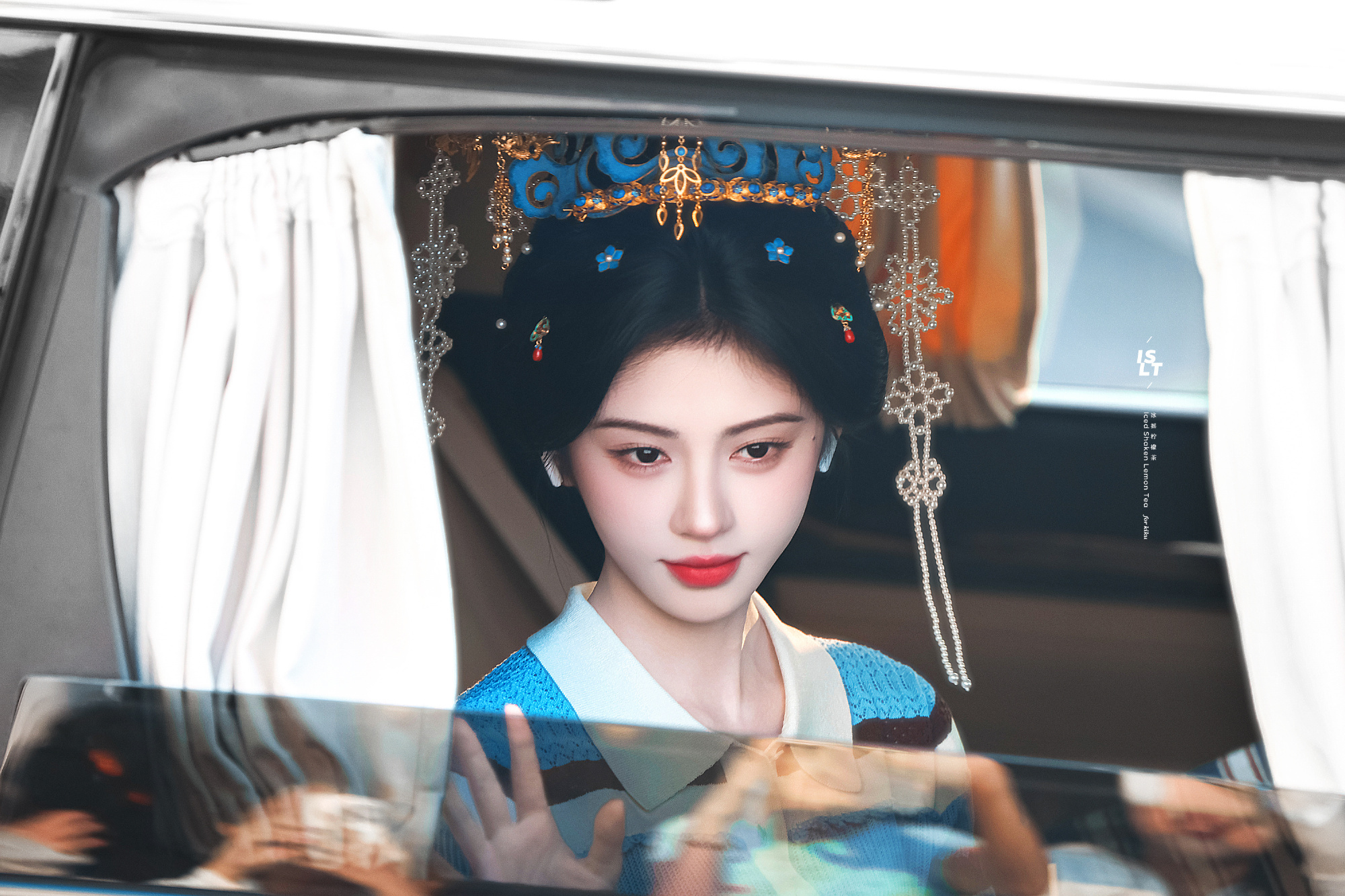 jjy鞠婧祎千香  jjy鞠婧祎姜黎非 “你要像蝴蝶一样自由飞翔，不被定义” ?