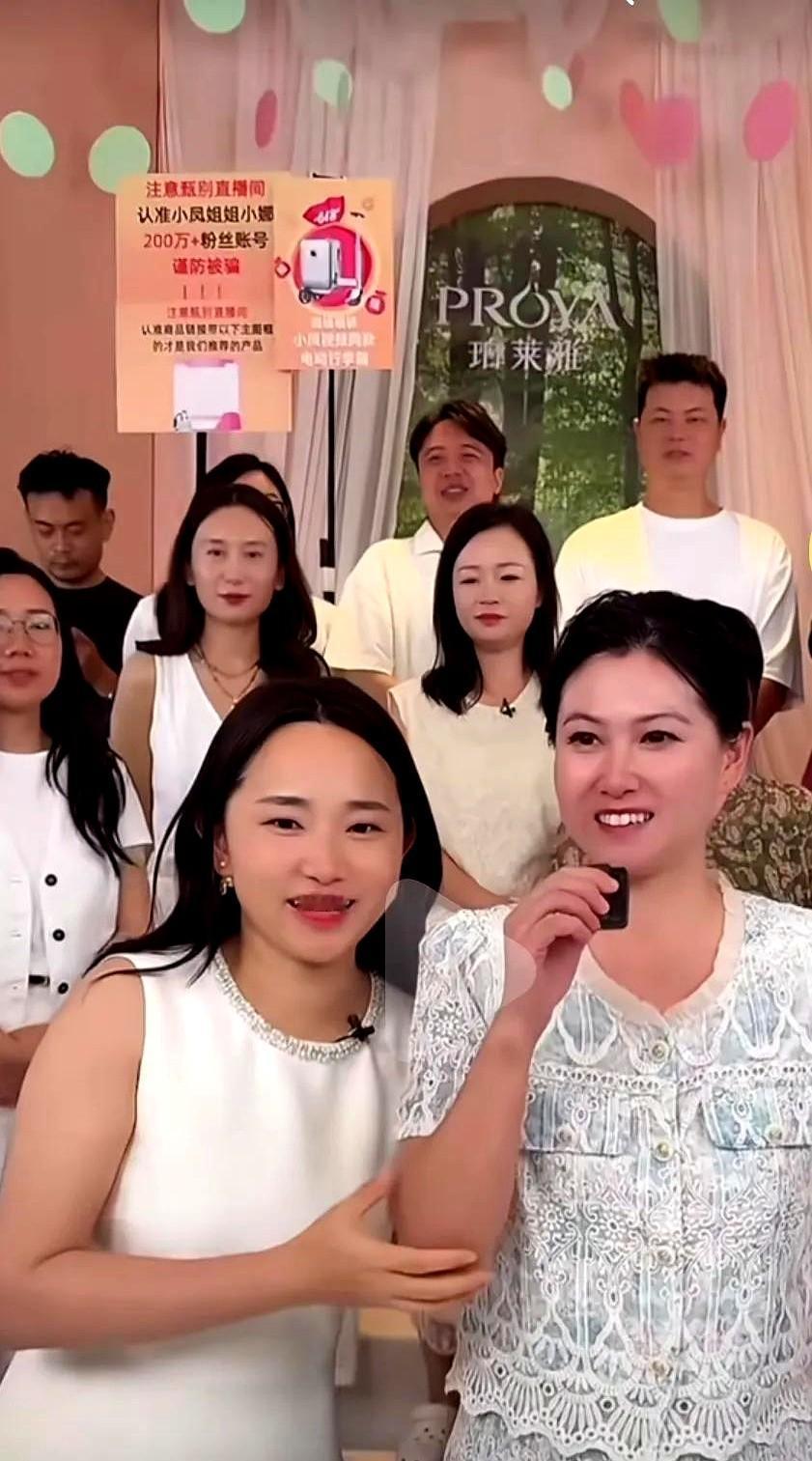 这次赚足眼球的红姐

红姐这次真的是三保姆中最耀眼的那一个，虽然之前有在生产线上