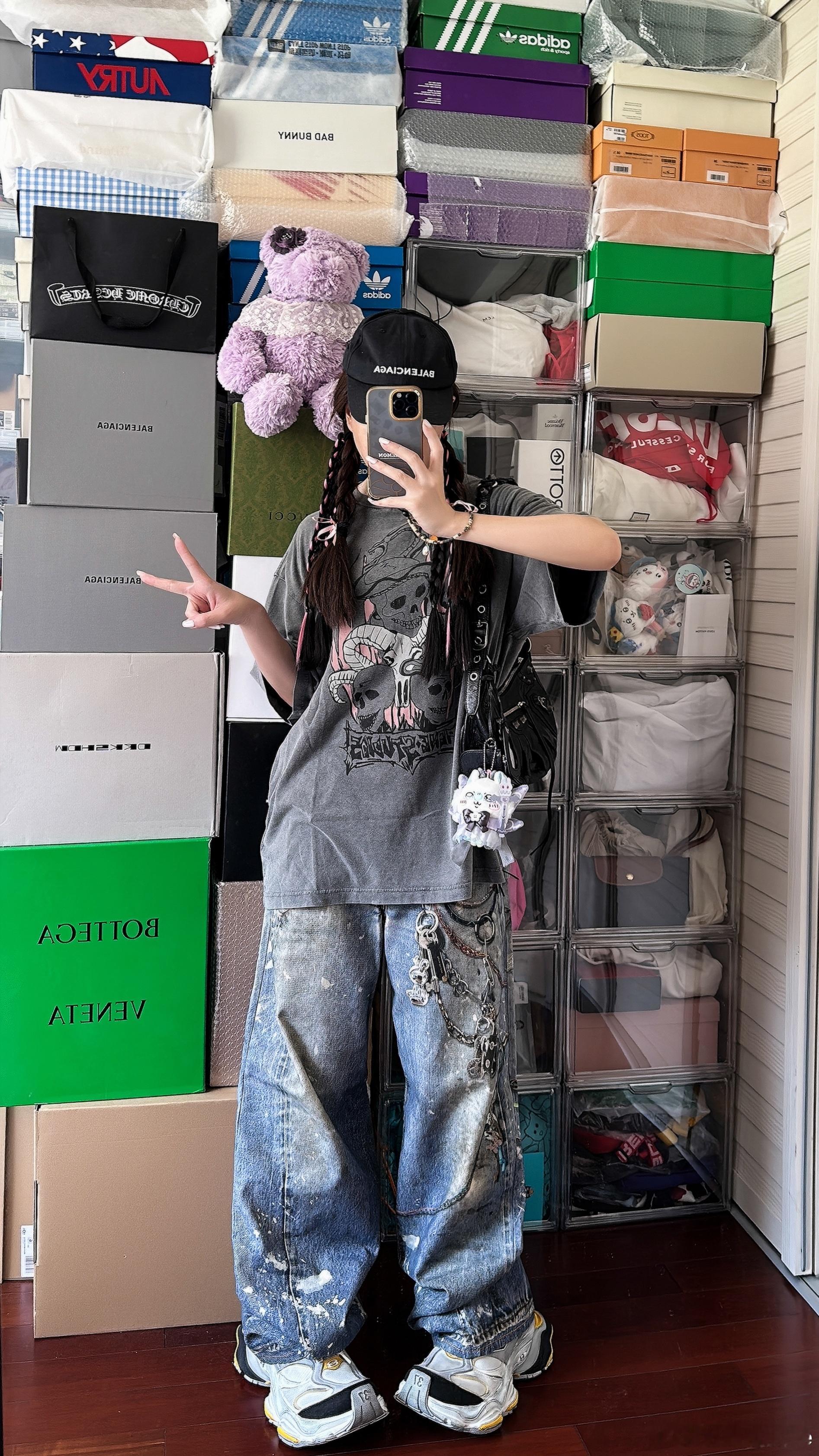 周末愉快[太开心][太开心]今天是Acne女孩[笑哈哈][笑哈哈]最近挺喜欢这个