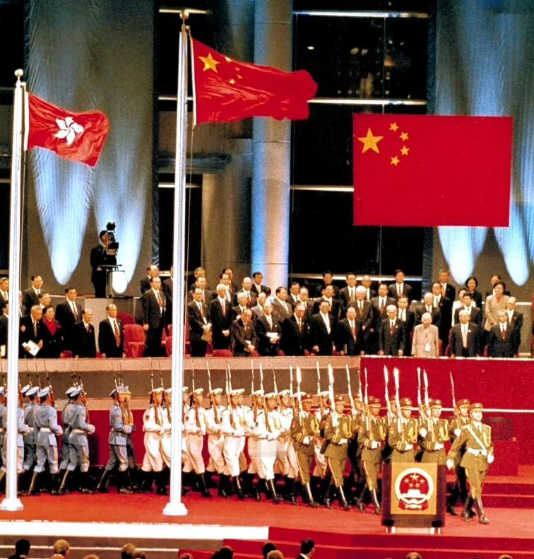 咱们很多人都认为香港之所以能回归，是因为租期到了，但其实根本不是那么回事。如果英