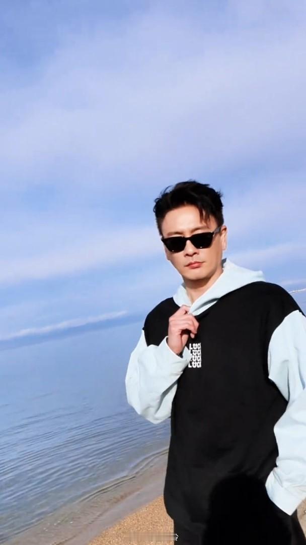 【On.cc】黃宗澤現身青海　戴黑超湖邊Chill爆散步藝人黃宗澤（Bosco）