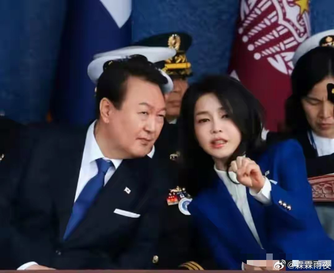 不得不说，韩国又创造了历史。8月12日深夜，韩国首尔法院正式批准，逮捕前第一夫人