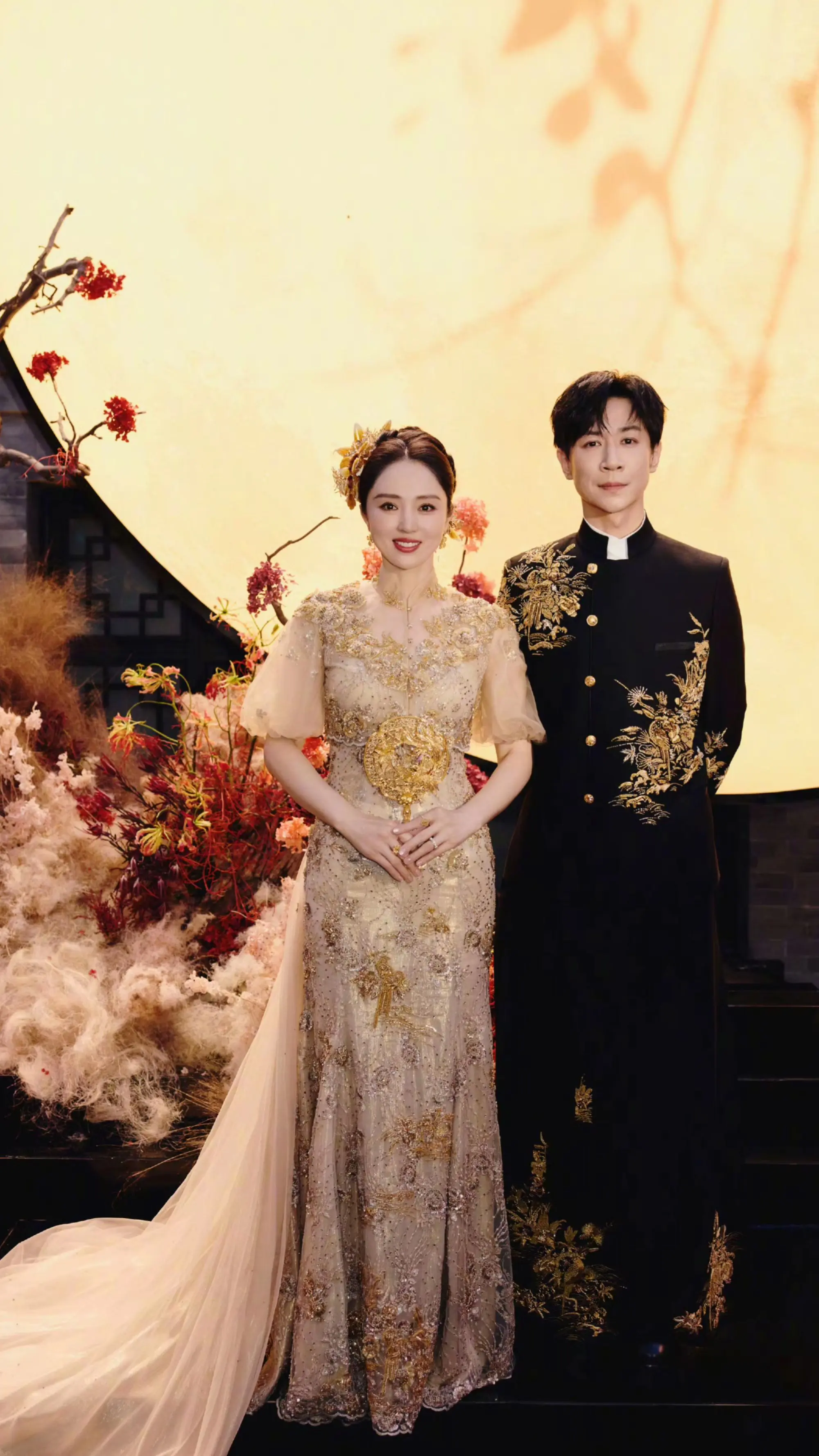 董璇婚纱照美成仙子，完全看不出来已经46岁！亲友见证“幸福时刻”女儿小...