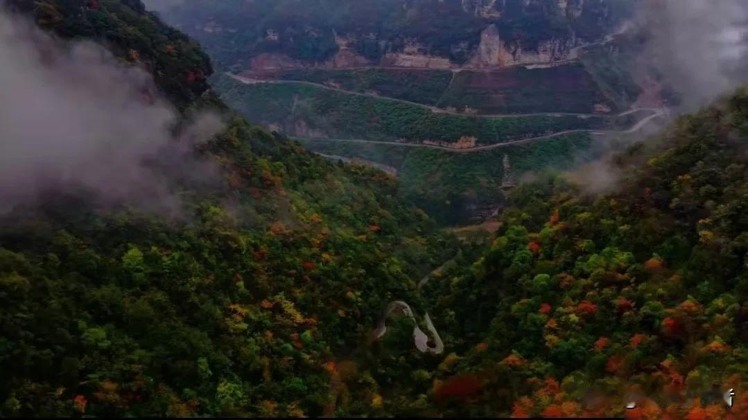 蜀道之难，难于上青天。古蜀道汉中境内的高山初冬景观。