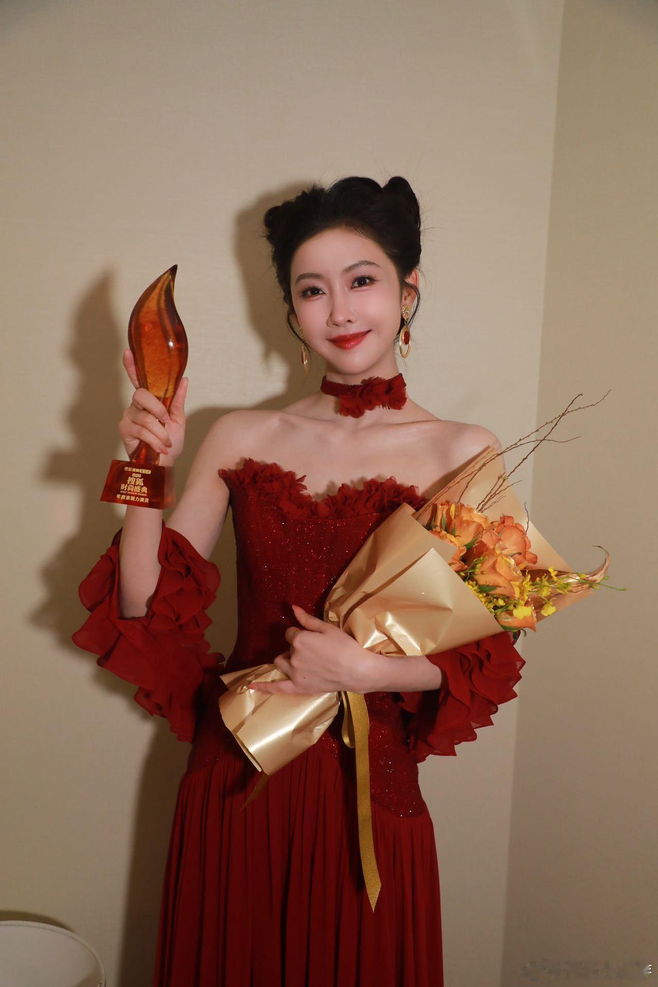 宣璐一年6部戏演爽了宣璐这一年可太牛，6部戏连番播。就像勤劳小蜜蜂，演技还越来越