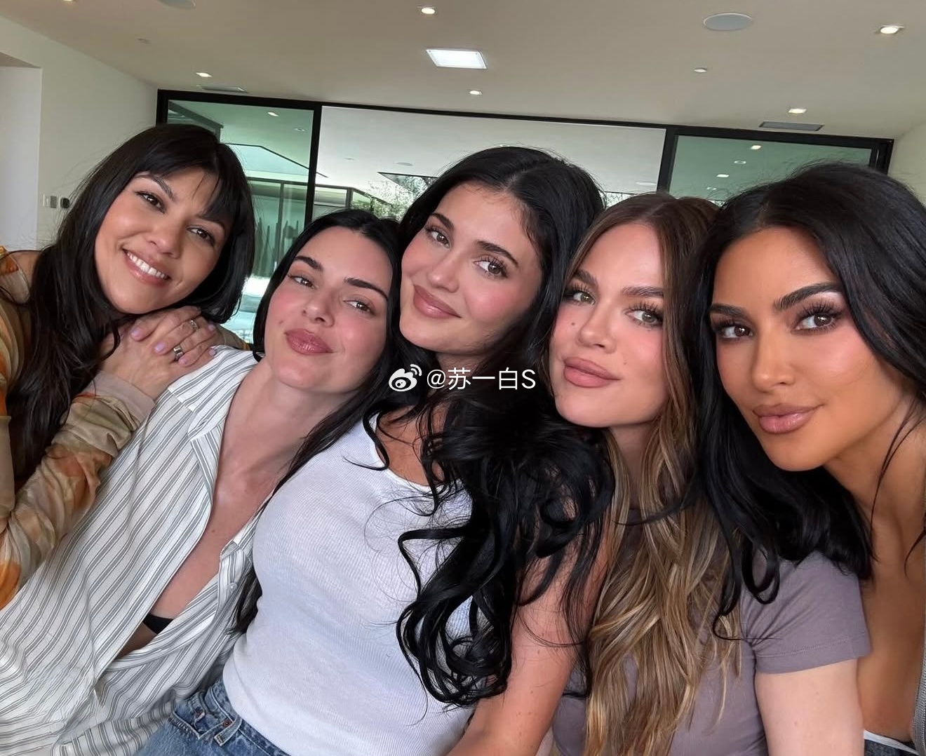 卡戴珊-詹娜家族五姐妹大合照🈶👇 