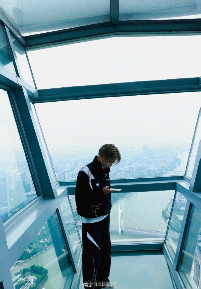 刘雨昕微博编外员工 太惊喜了！微博文化交流之夜 迎来 的官宣！从 WMA 舞台到