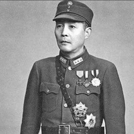 1938年，武汉军统湖北站内，空气因一份密报骤然凝固。上将钱大钧提枪直入，在满堂