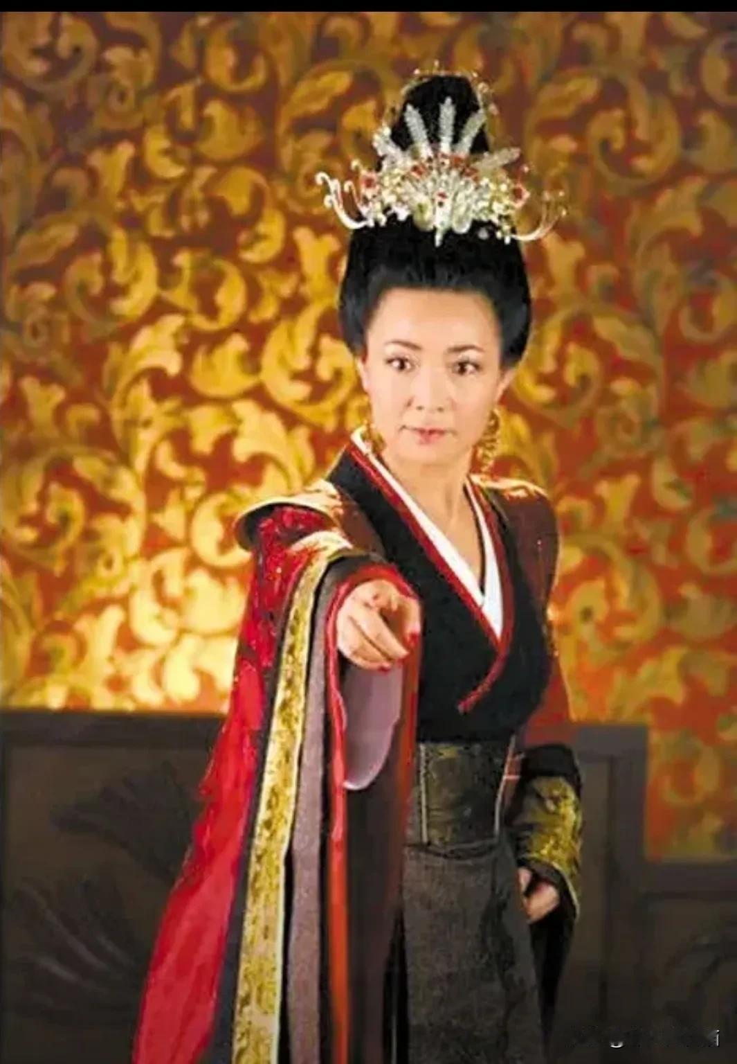 吕后之死。在周勃、陈平等人联合下。吕氏家族被诛灭。
一是与刘氏诸侯王矛盾激化，吕