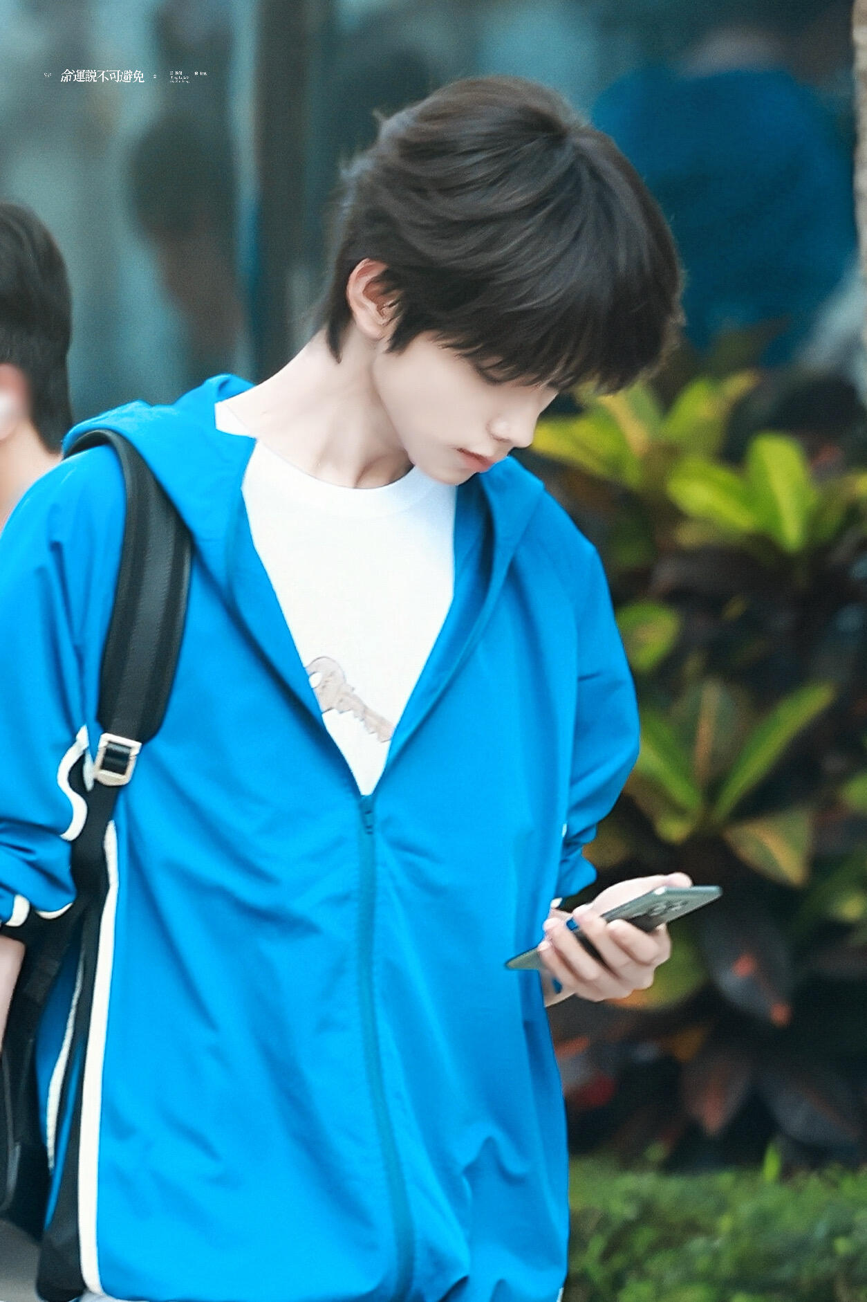 在看谁的信息呀 不好意思lulu 我第一眼看到的是你的书包一笑倾丞 橹尾微微橹穆