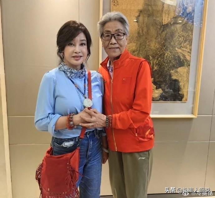 “中国第一个打破世界记录的女选手”郑凤荣去世，享年89岁，最后露面照曝光
前年曾